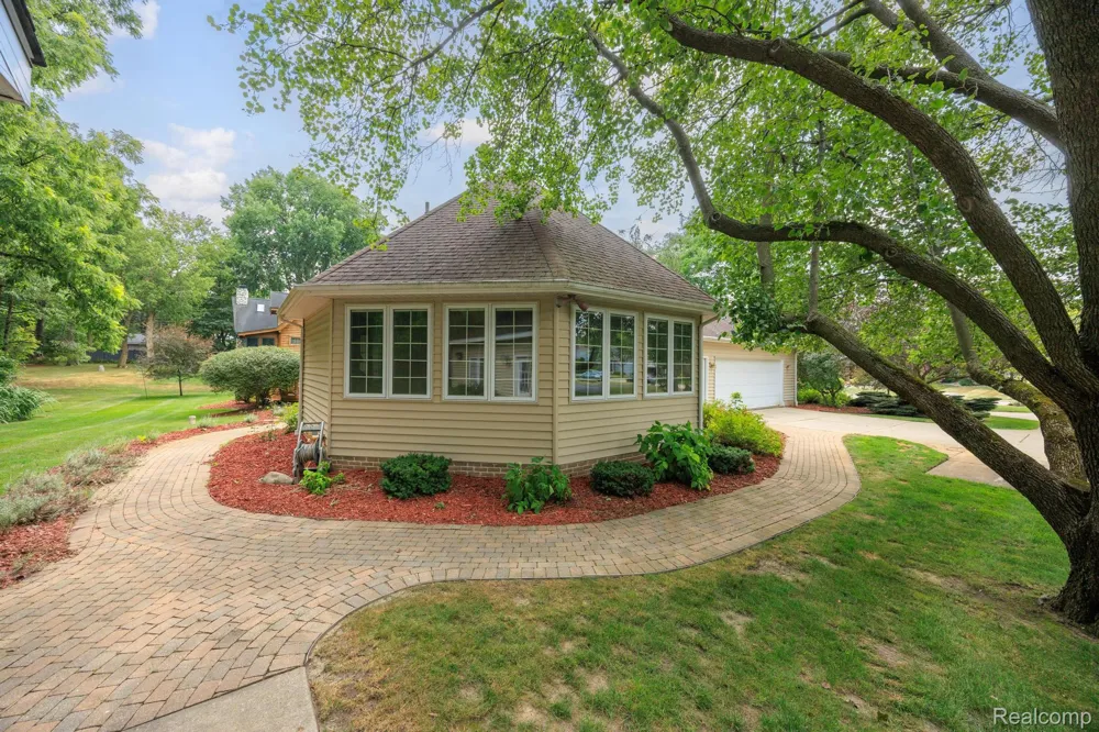 9705 Burning Tree Drive Grand Blanc Charter Township, MI 48439