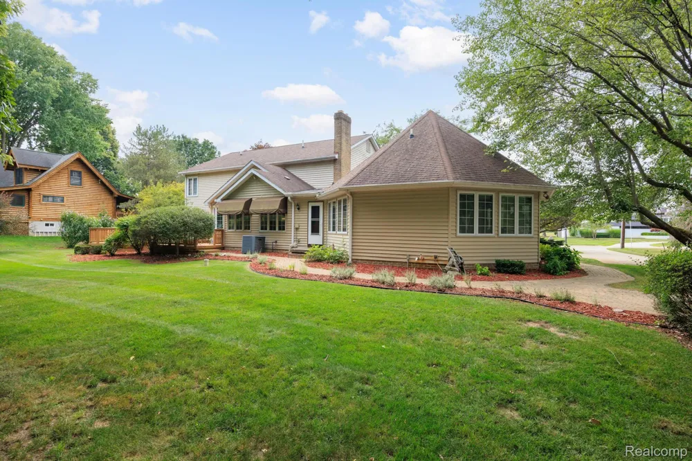 9705 Burning Tree Drive Grand Blanc Charter Township, MI 48439