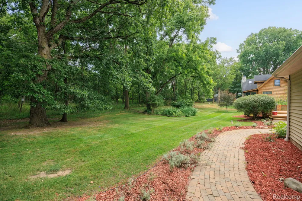 9705 Burning Tree Drive Grand Blanc Charter Township, MI 48439