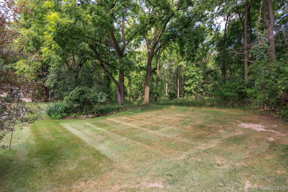 9705 Burning Tree Drive Grand Blanc Charter Township, MI 48439