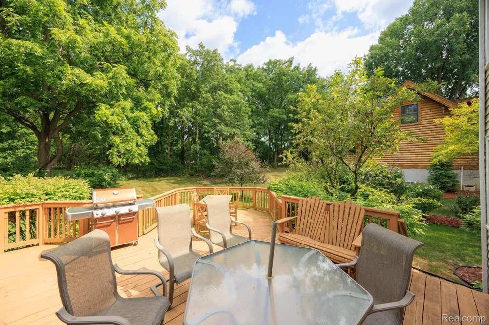 9705 Burning Tree Drive Grand Blanc Charter Township, MI 48439