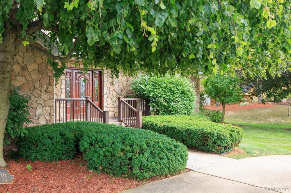 9705 Burning Tree Drive Grand Blanc Charter Township, MI 48439