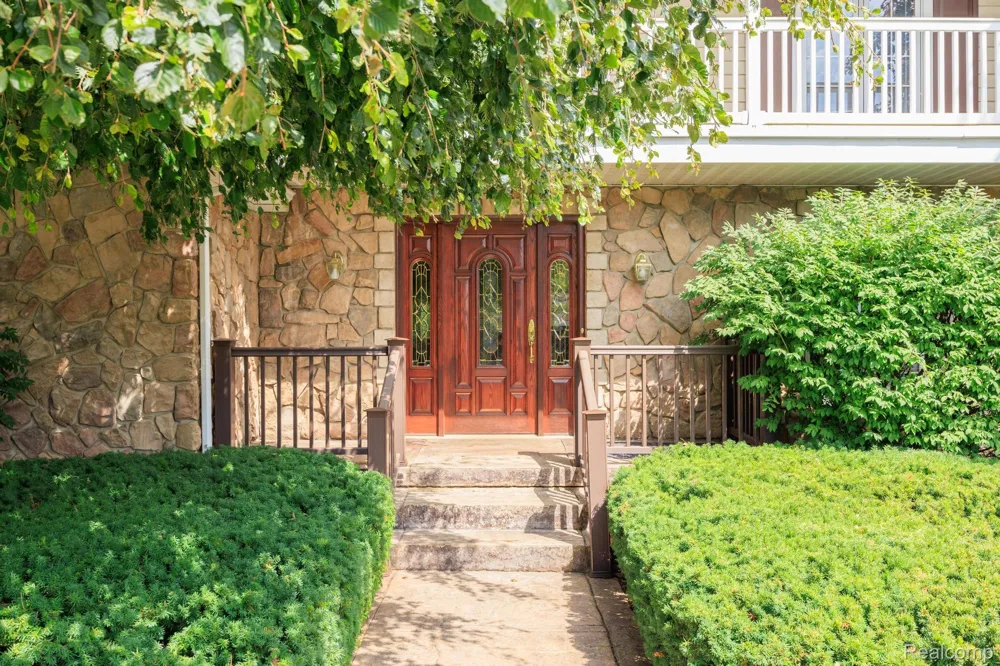 9705 Burning Tree Drive Grand Blanc Charter Township, MI 48439