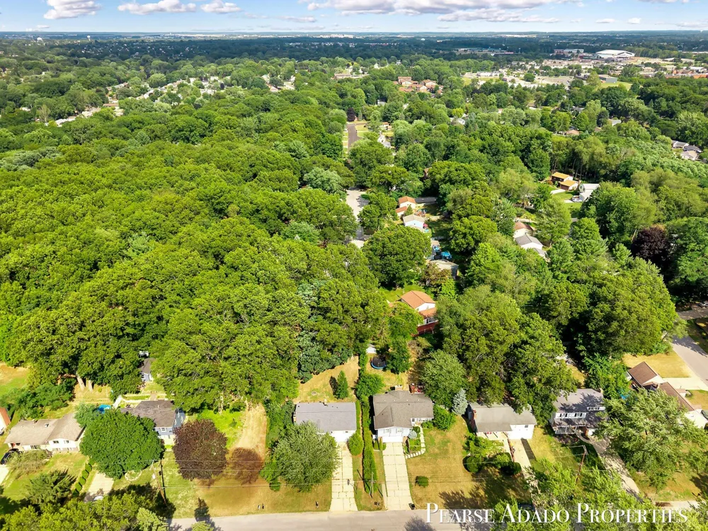 5822 Burgis Avenue SE Kentwood City, MI 49508