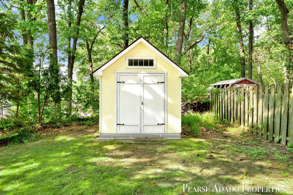 5822 Burgis Avenue SE Kentwood City, MI 49508