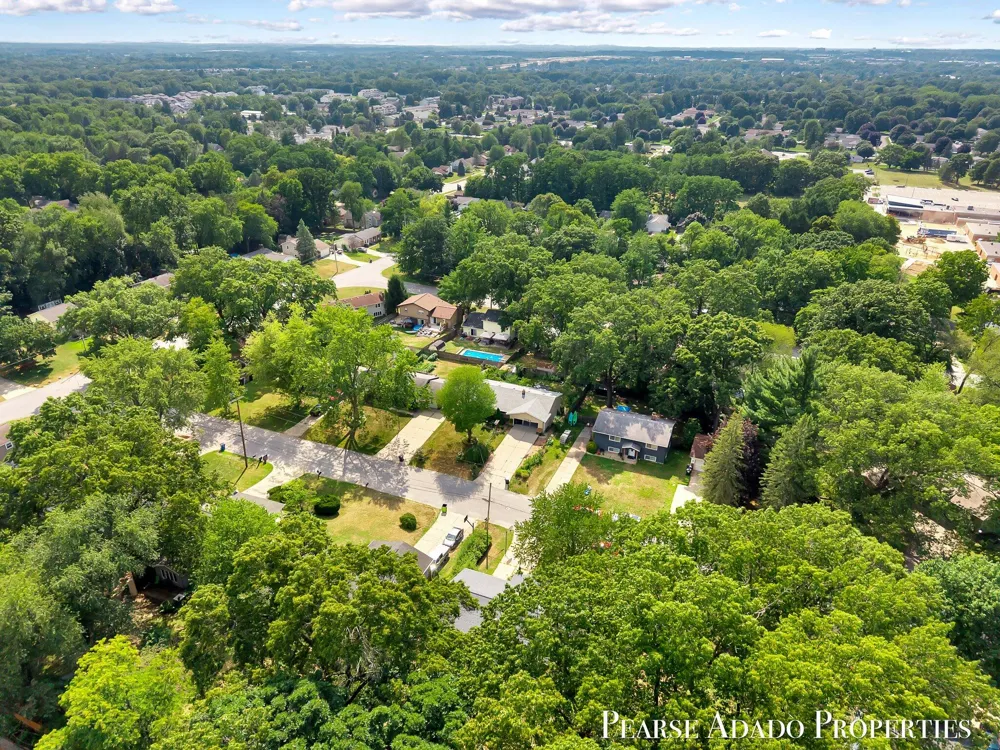 5822 Burgis Avenue SE Kentwood City, MI 49508