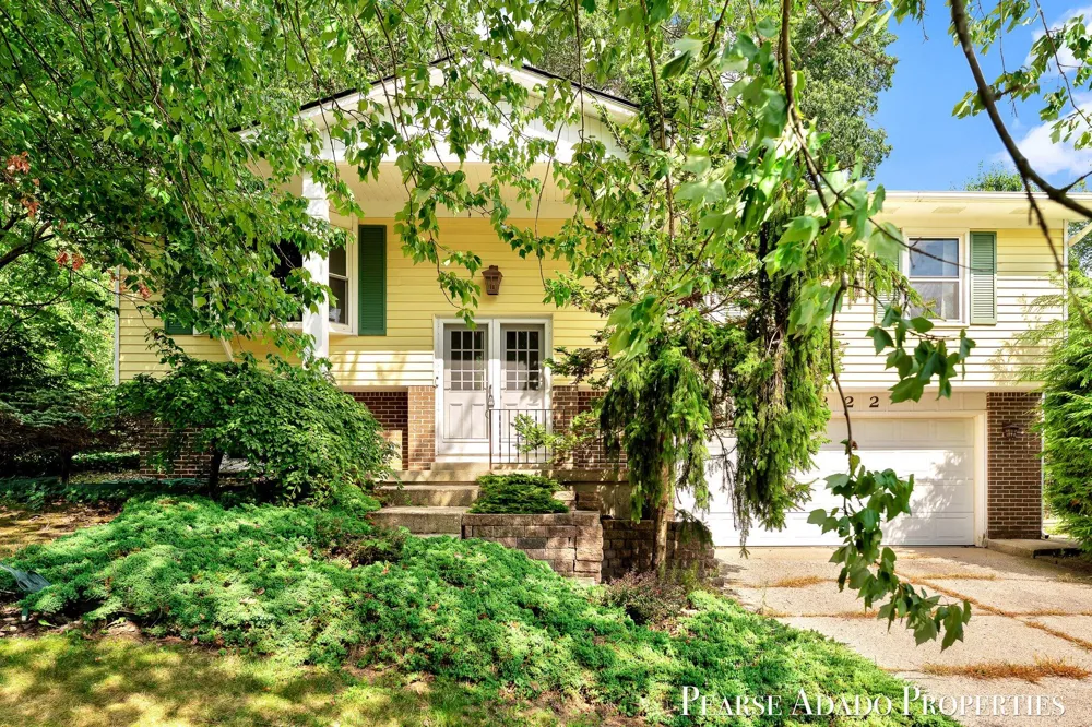 5822 Burgis Avenue SE Kentwood City, MI 49508