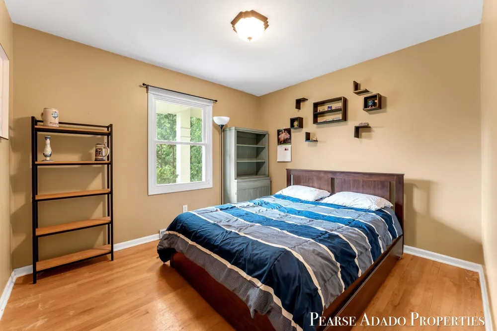 5822 Burgis Avenue SE Kentwood City, MI 49508
