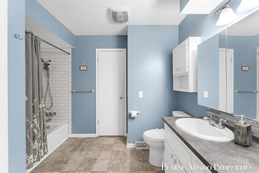 5822 Burgis Avenue SE Kentwood City, MI 49508