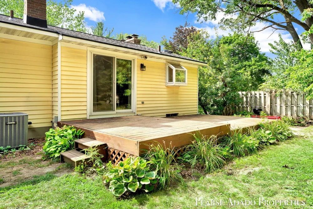 5822 Burgis Avenue SE Kentwood City, MI 49508