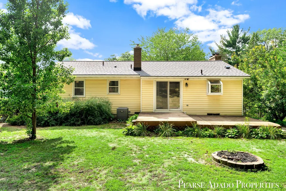 5822 Burgis Avenue SE Kentwood City, MI 49508