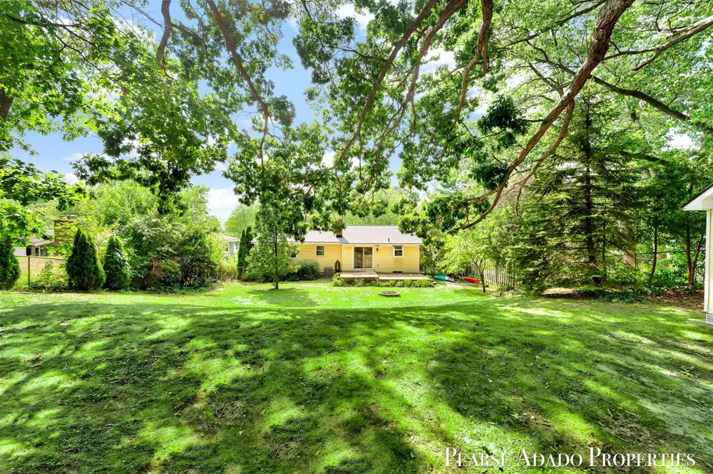 5822 Burgis Avenue SE Kentwood City, MI 49508