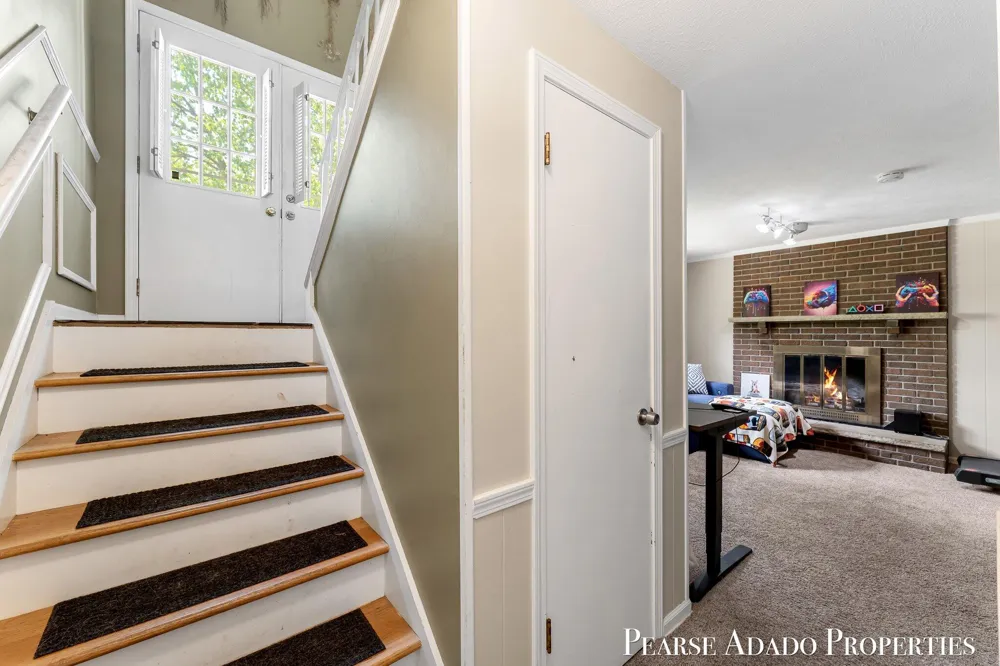 5822 Burgis Avenue SE Kentwood City, MI 49508