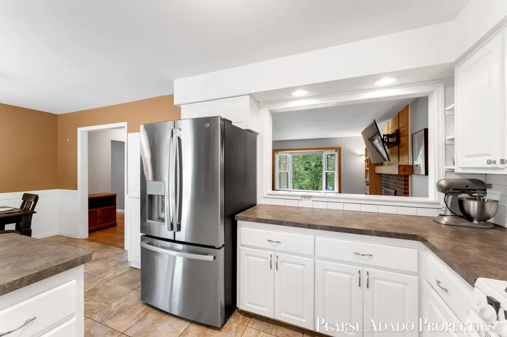 5822 Burgis Avenue SE Kentwood City, MI 49508