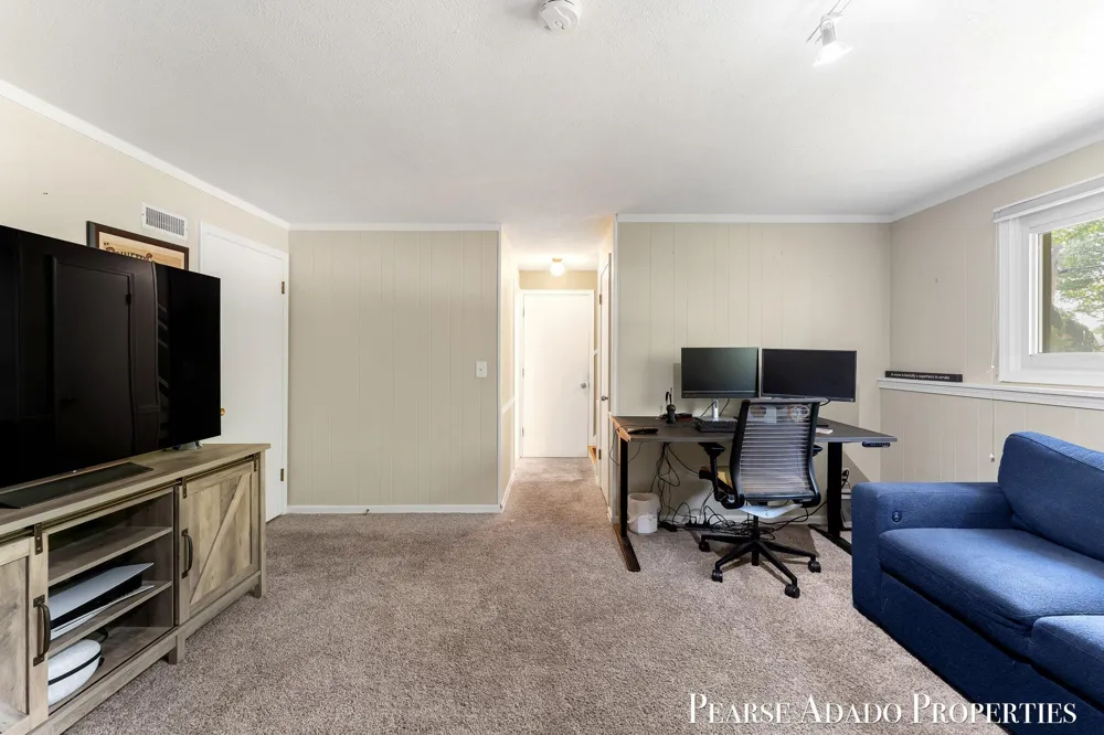 5822 Burgis Avenue SE Kentwood City, MI 49508