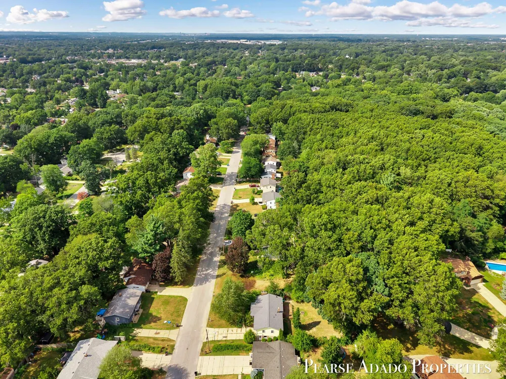 5822 Burgis Avenue SE Kentwood City, MI 49508