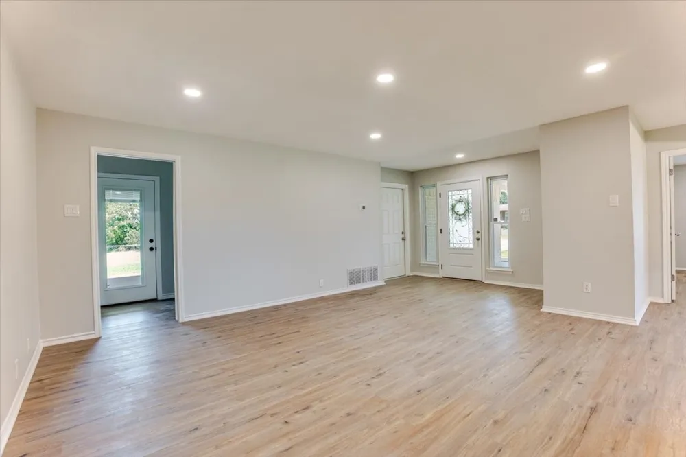 104 Pontiac Drive Lake Kiowa, TX 76240