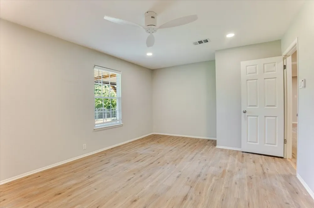 104 Pontiac Drive Lake Kiowa, TX 76240