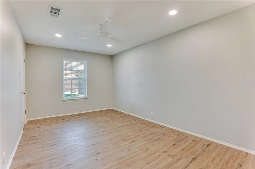 104 Pontiac Drive Lake Kiowa, TX 76240