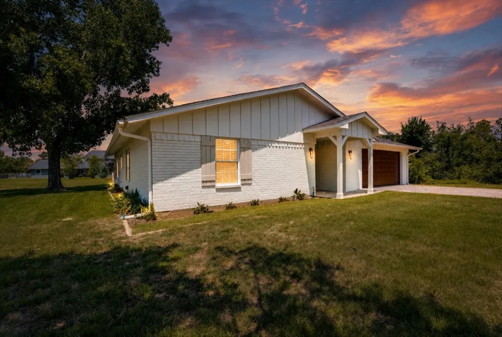 104 Pontiac Drive Lake Kiowa, TX 76240