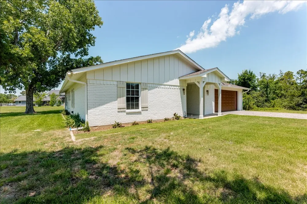 104 Pontiac Drive Lake Kiowa, TX 76240