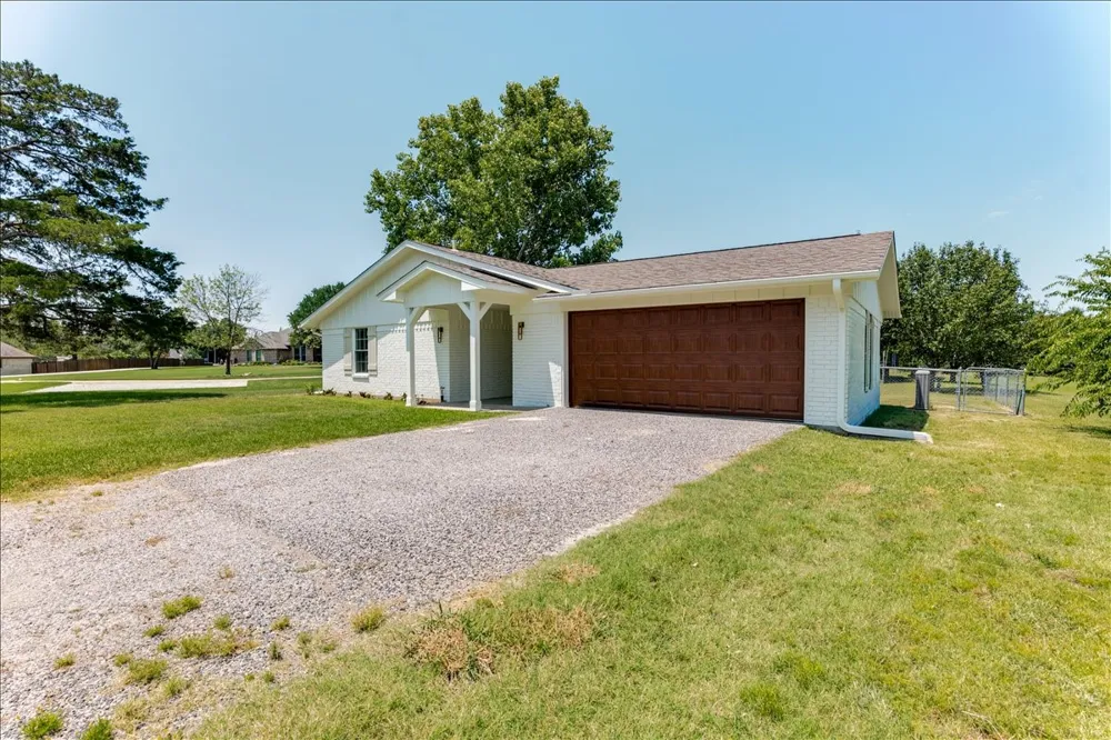 104 Pontiac Drive Lake Kiowa, TX 76240