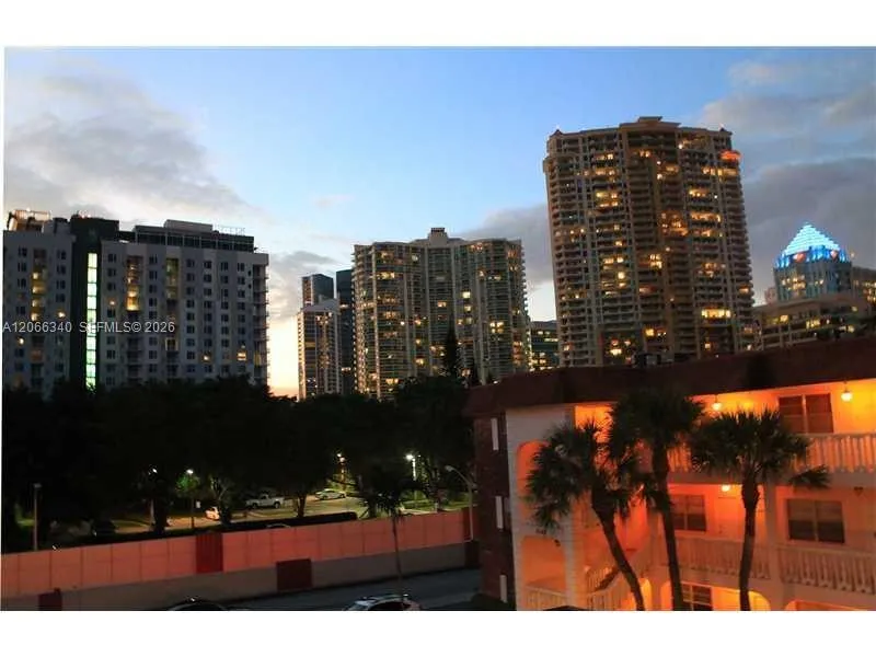 2445 SW 18th Ter #807 Fort Lauderdale, FL 33315