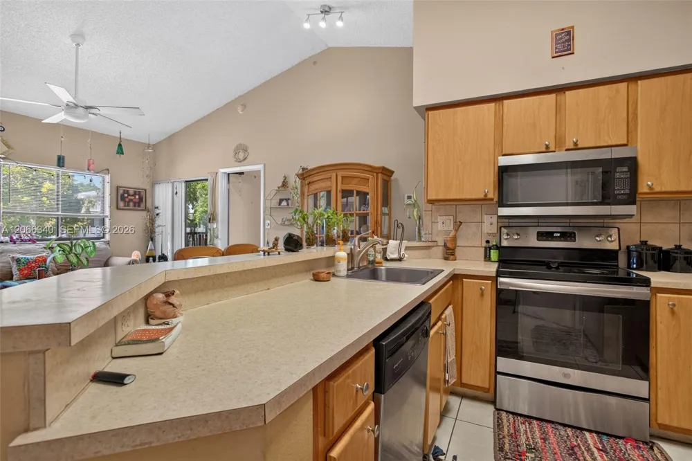 2445 SW 18th Ter #807 Fort Lauderdale, FL 33315