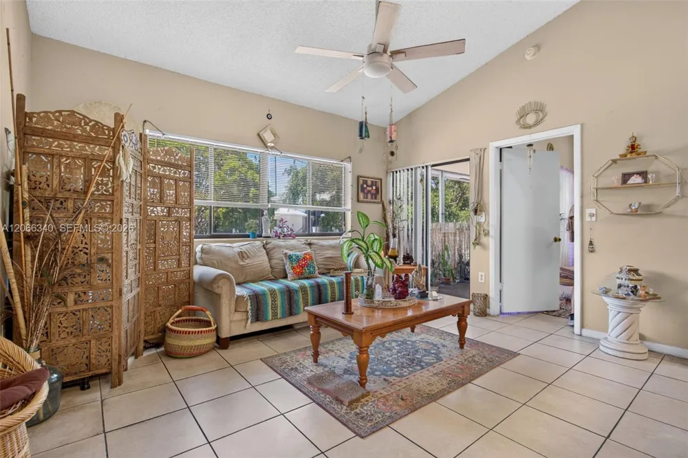 2445 SW 18th Ter #807 Fort Lauderdale, FL 33315
