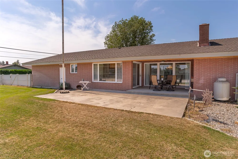 742 SW I STREET SW Quincy, WA 98848