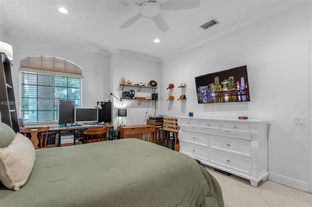 9735 SW 64th St Miami, FL 33173