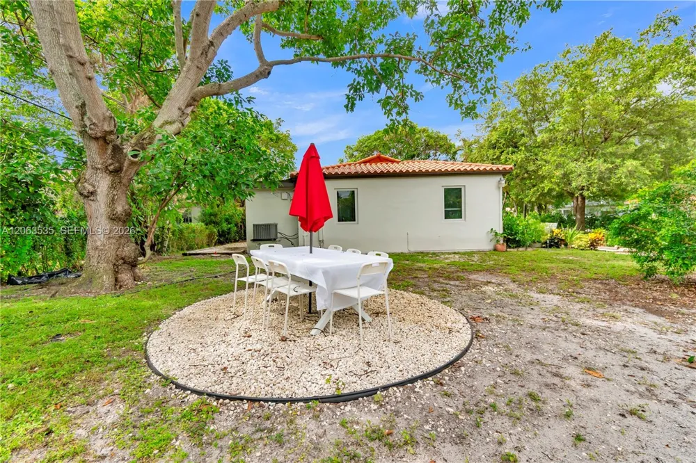 11201 NE 10th Ave #11203 Biscayne Park, FL 33161