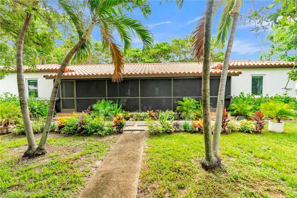 11201 NE 10th Ave #11203 Biscayne Park, FL 33161