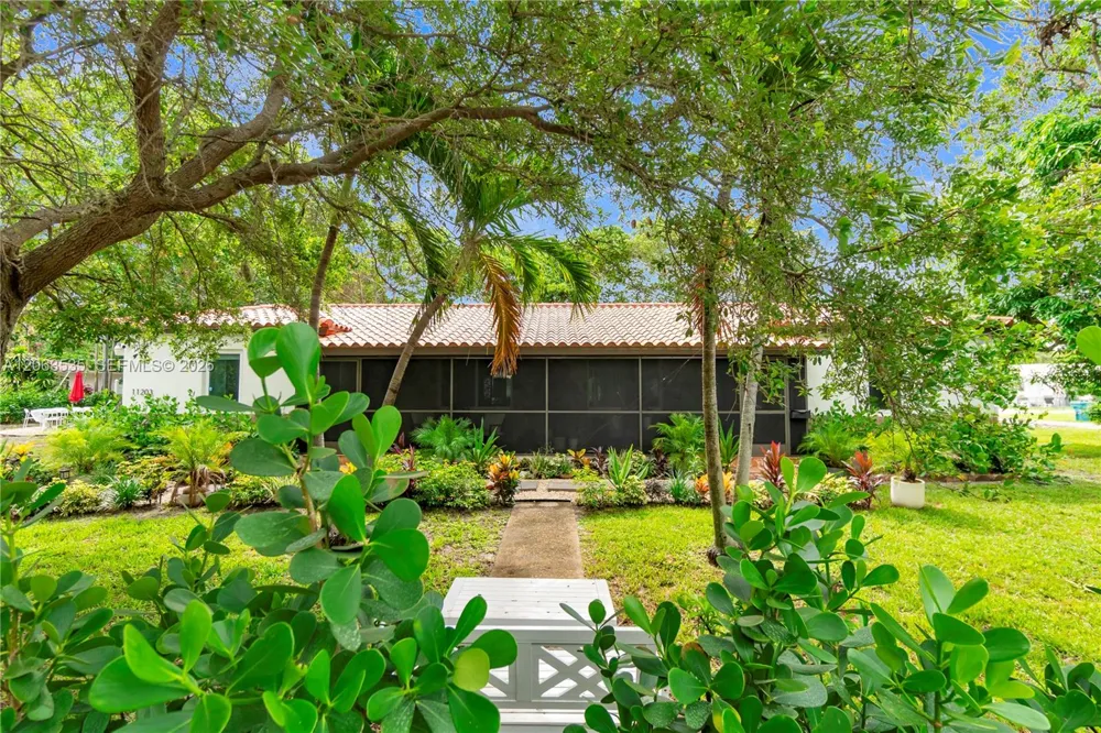 11201 NE 10th Ave #11203 Biscayne Park, FL 33161