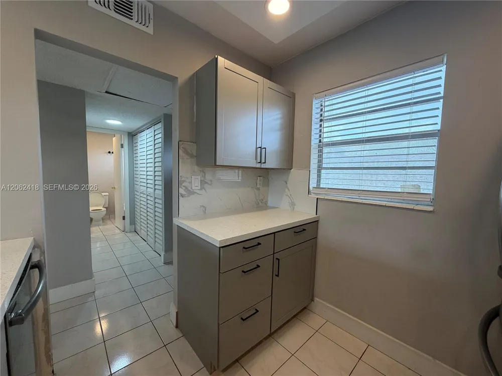 5071 W Oakland Park Blvd #205 Lauderdale Lakes, FL 33313