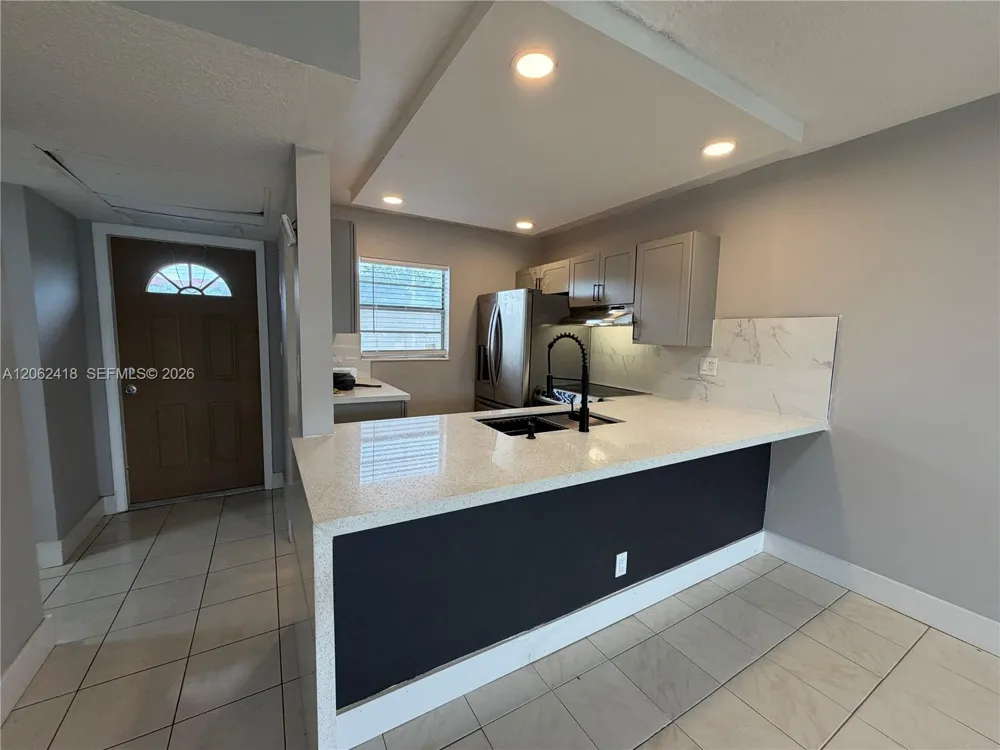 5071 W Oakland Park Blvd #205 Lauderdale Lakes, FL 33313