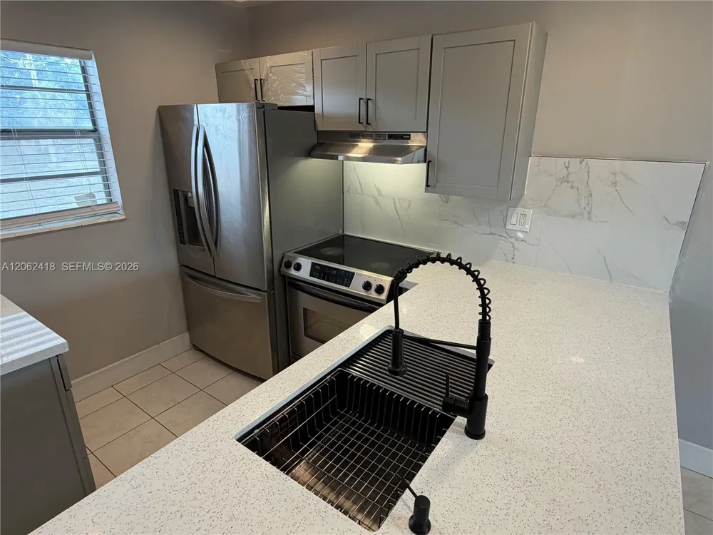 5071 W Oakland Park Blvd #205 Lauderdale Lakes, FL 33313