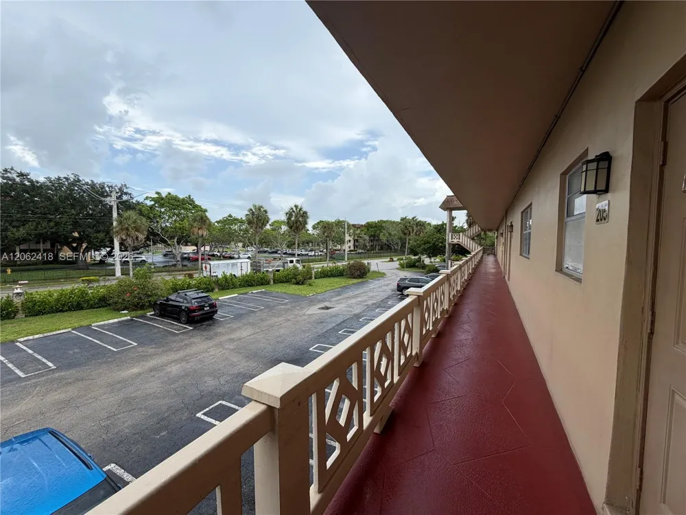 5071 W Oakland Park Blvd #205 Lauderdale Lakes, FL 33313