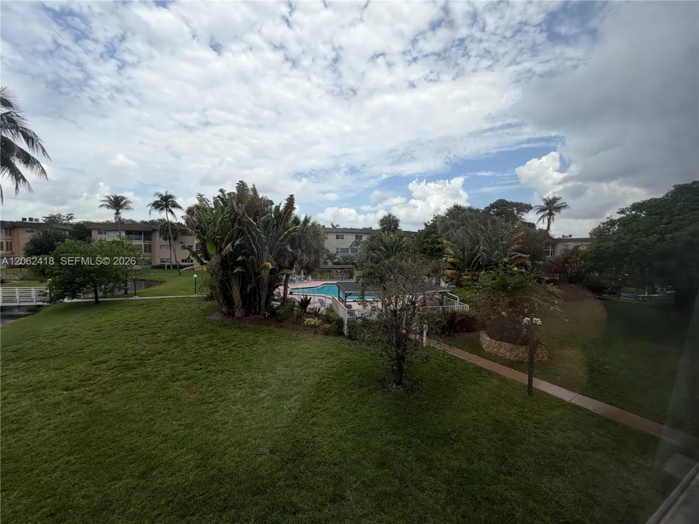 5071 W Oakland Park Blvd #205 Lauderdale Lakes, FL 33313