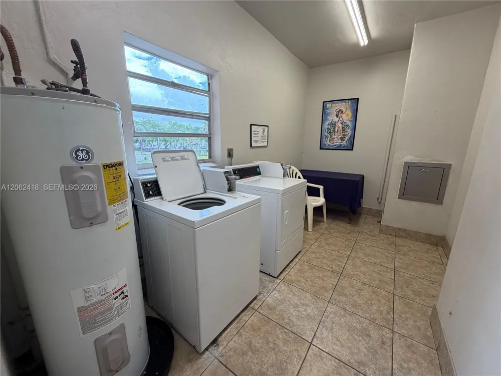 5071 W Oakland Park Blvd #205 Lauderdale Lakes, FL 33313