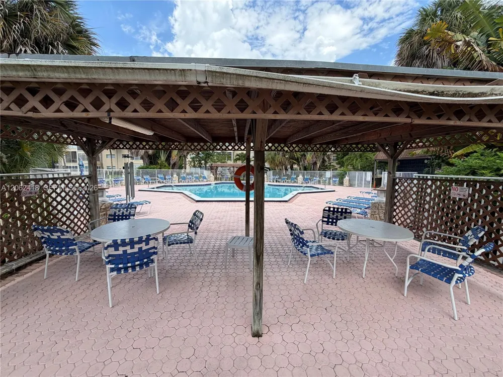 5071 W Oakland Park Blvd #205 Lauderdale Lakes, FL 33313