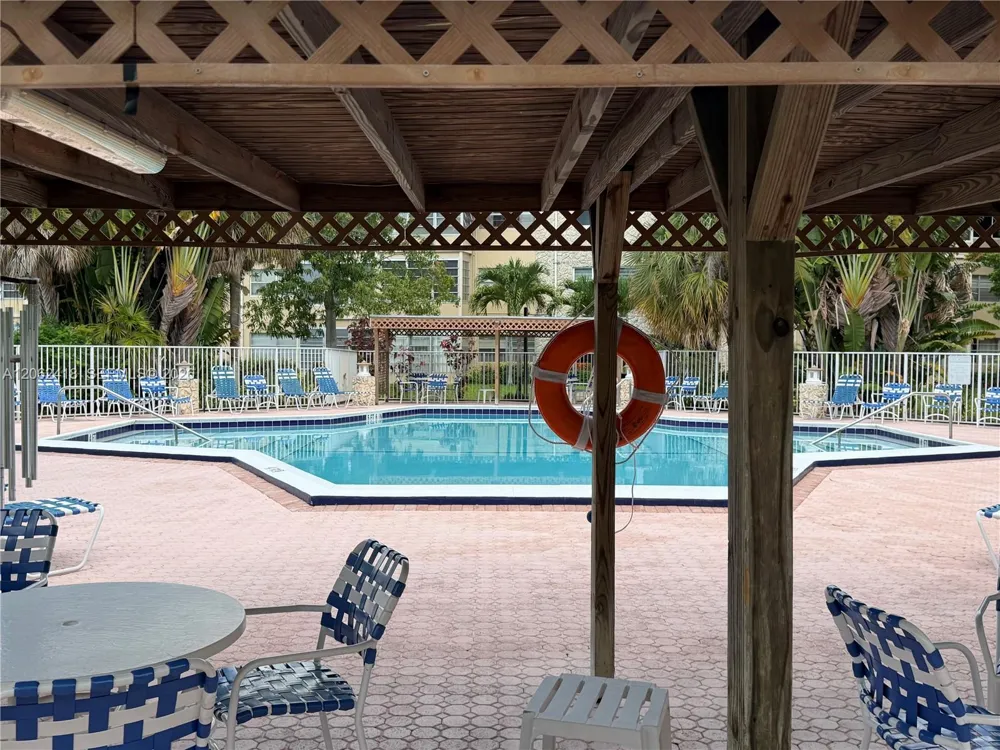 5071 W Oakland Park Blvd #205 Lauderdale Lakes, FL 33313