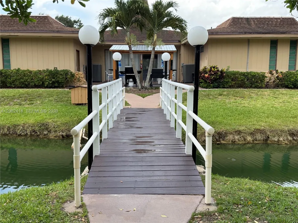 5071 W Oakland Park Blvd #205 Lauderdale Lakes, FL 33313