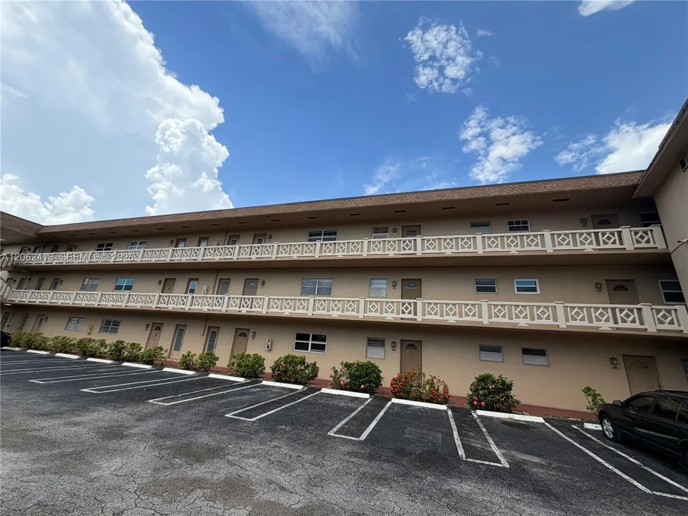 5071 W Oakland Park Blvd #205 Lauderdale Lakes, FL 33313