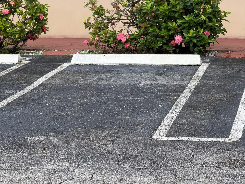5071 W Oakland Park Blvd #205 Lauderdale Lakes, FL 33313