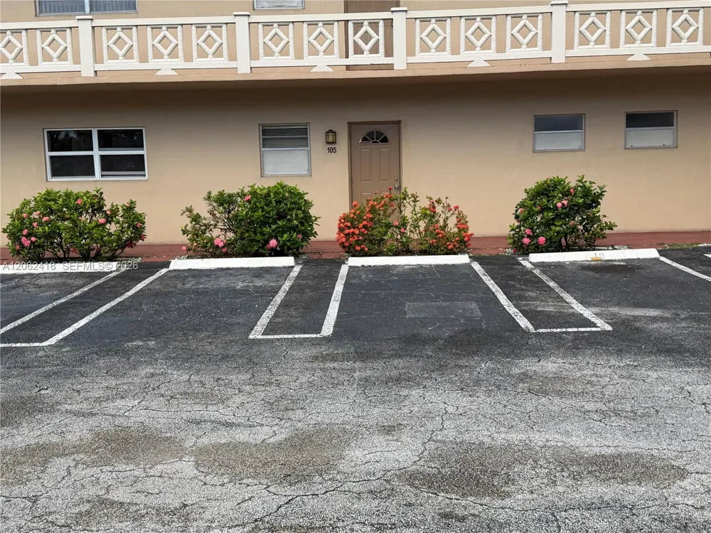 5071 W Oakland Park Blvd #205 Lauderdale Lakes, FL 33313