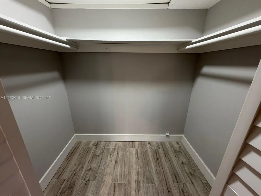 5071 W Oakland Park Blvd #205 Lauderdale Lakes, FL 33313