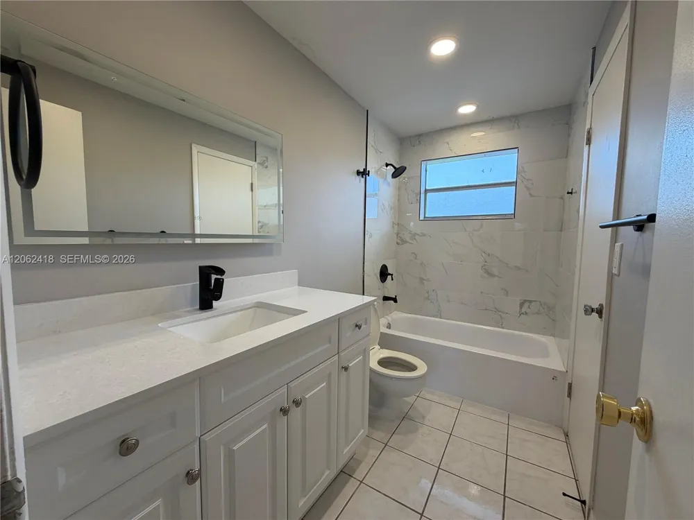 5071 W Oakland Park Blvd #205 Lauderdale Lakes, FL 33313