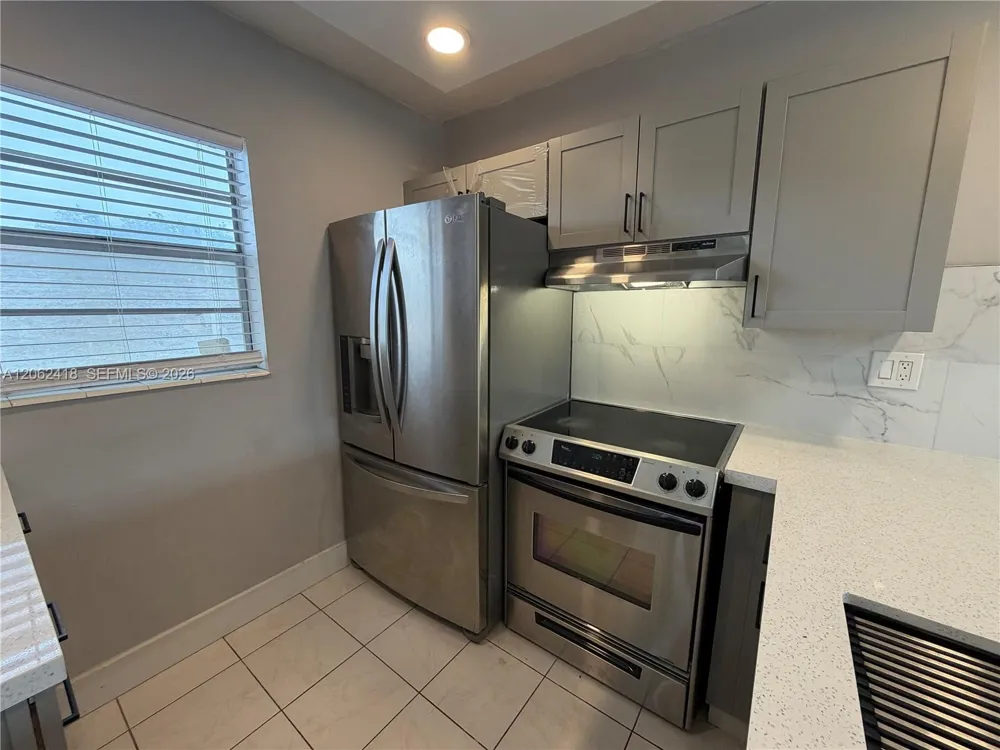 5071 W Oakland Park Blvd #205 Lauderdale Lakes, FL 33313