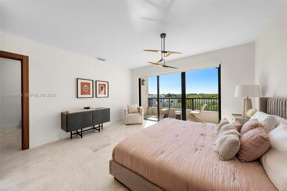 701 Valencia Ave #404 Coral Gables, FL 33134